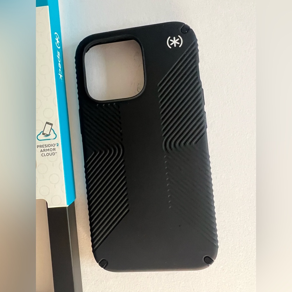 Speck Presidio2 grip iPhone 13 Pro case NIB black - Picture 7 of 8